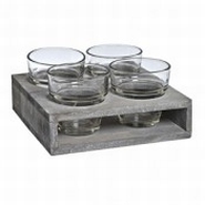 Houten bord met 4 glaasjes