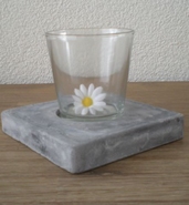 Glas op beton